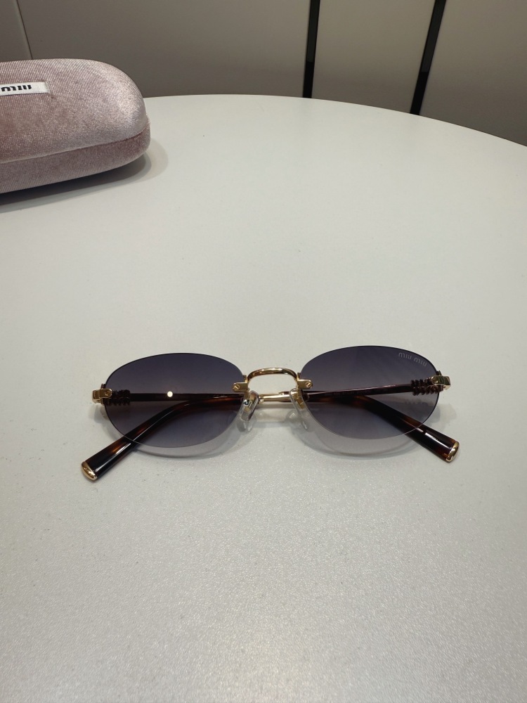 Miu Miu Logo sunglasses