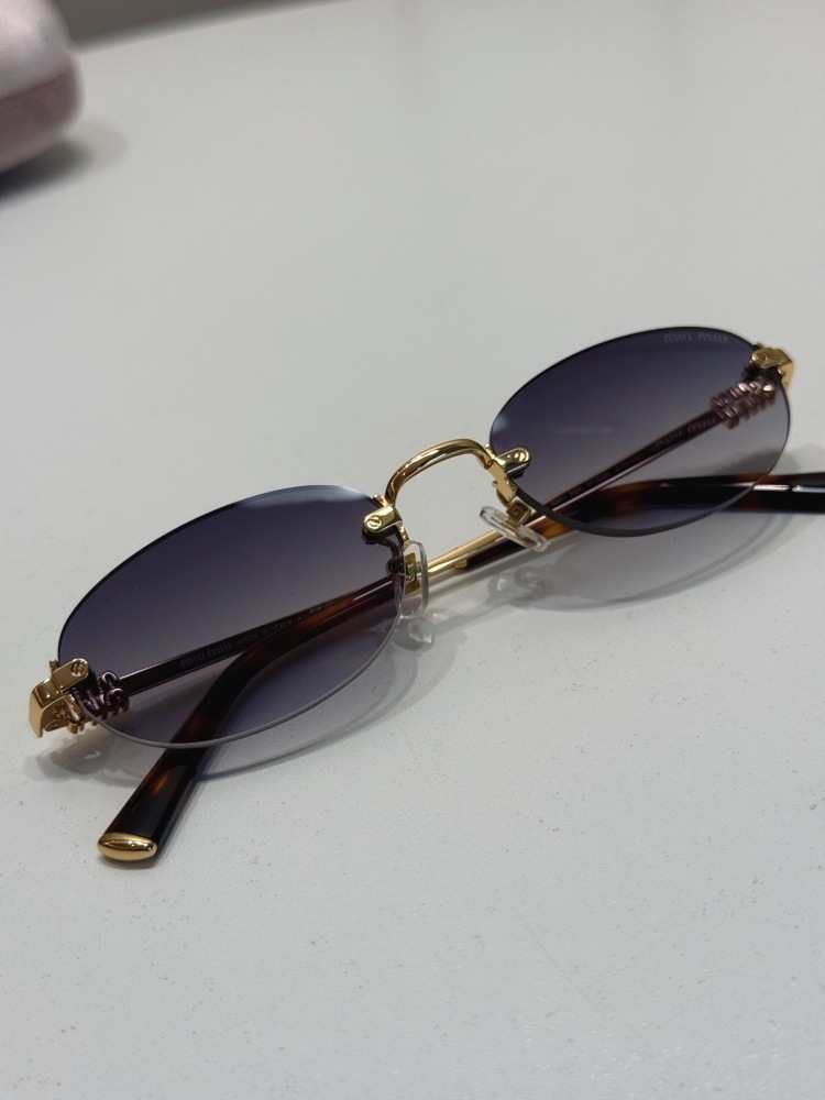 Miu Miu Logo sunglasses
