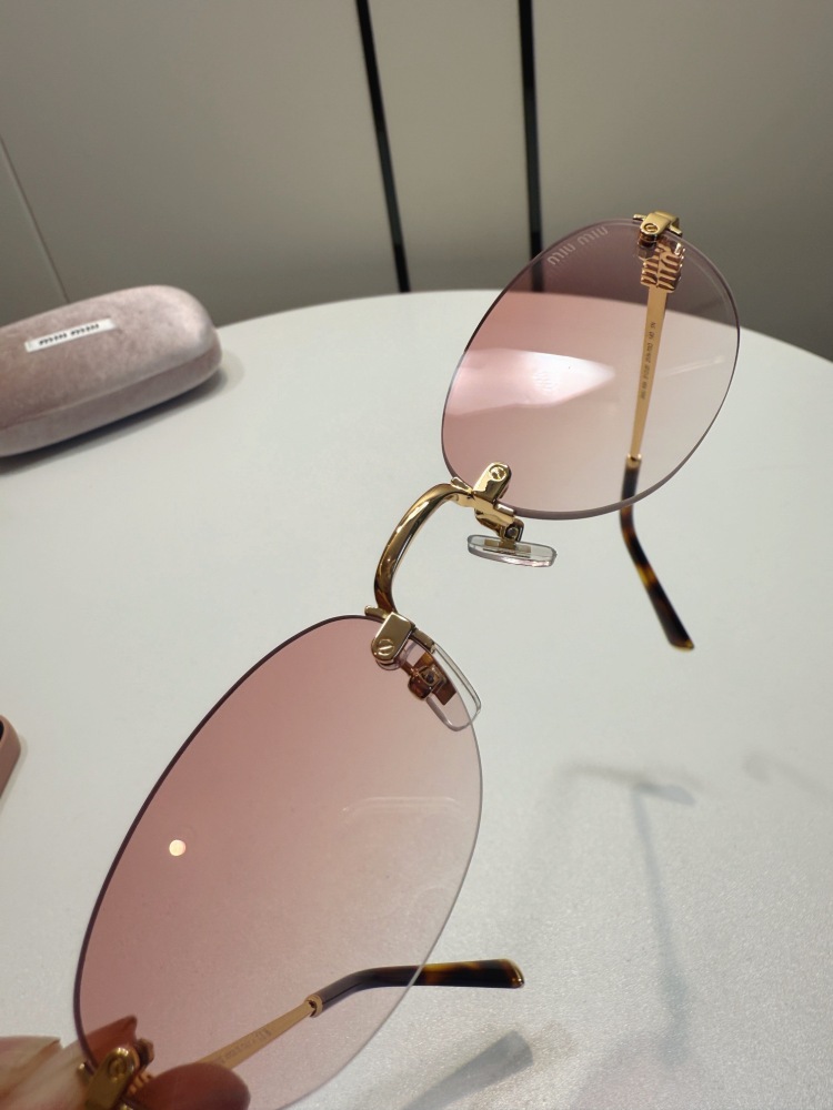 Miu Miu Logo sunglasses