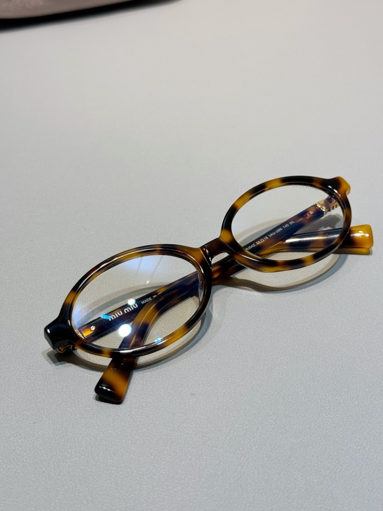 Miu Regard sunglasses