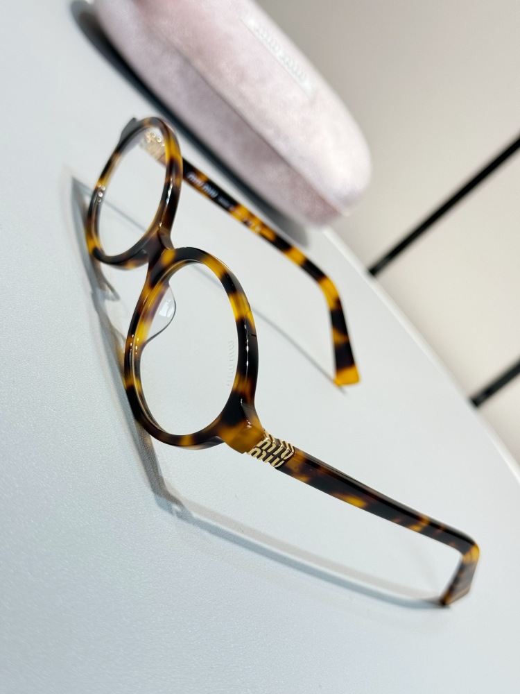 Miu Regard sunglasses