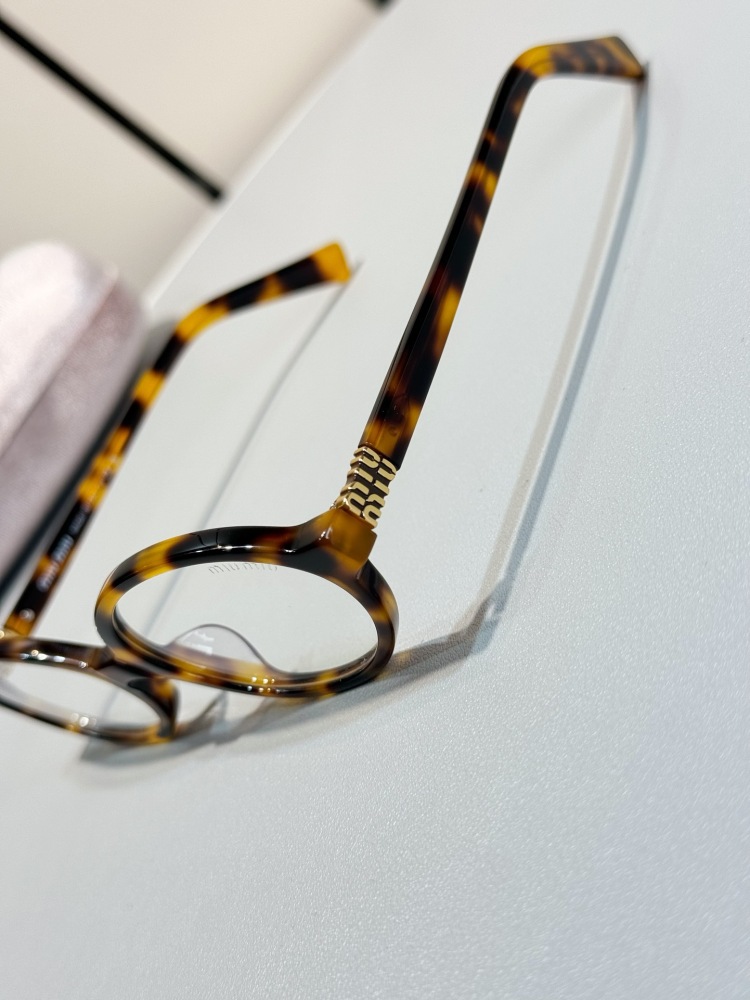 Miu Regard sunglasses