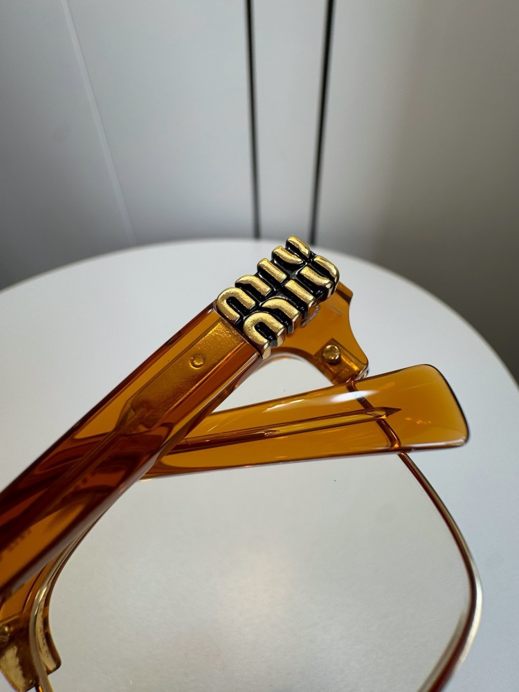 Miu Regard sunglasses