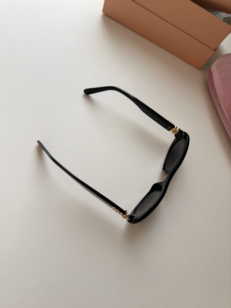 𝗠𝗜𝗨𝗠𝗜𝗨 sunglasses