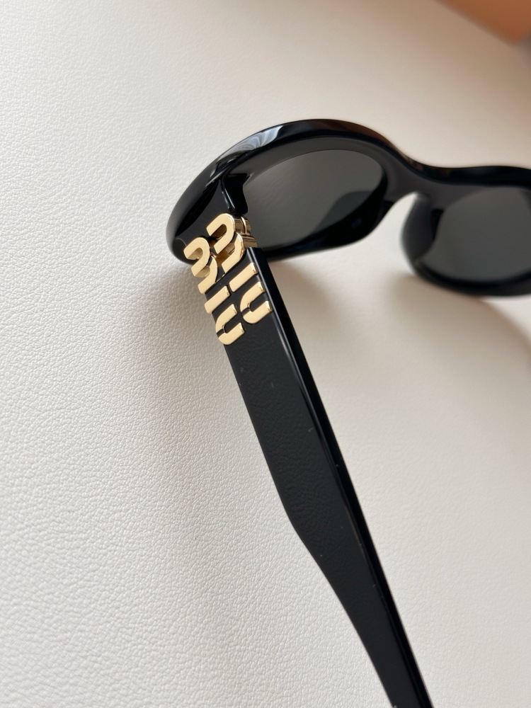 𝗠𝗜𝗨𝗠𝗜𝗨 sunglasses