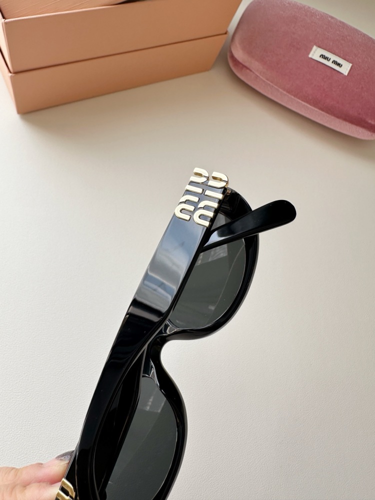 𝗠𝗜𝗨𝗠𝗜𝗨 sunglasses