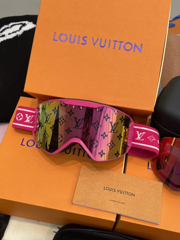 LV Goggles 2022