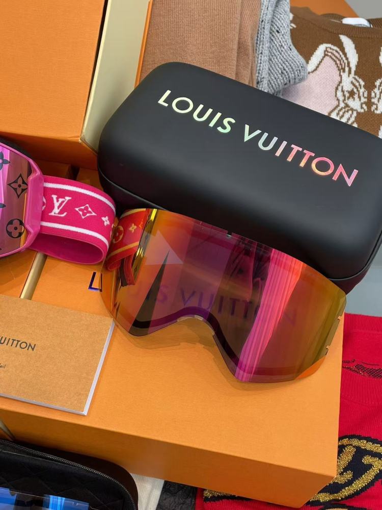 LV Goggles 2022