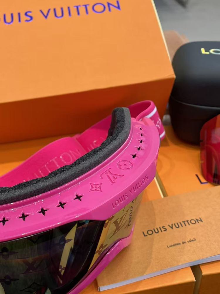 LV Goggles 2022