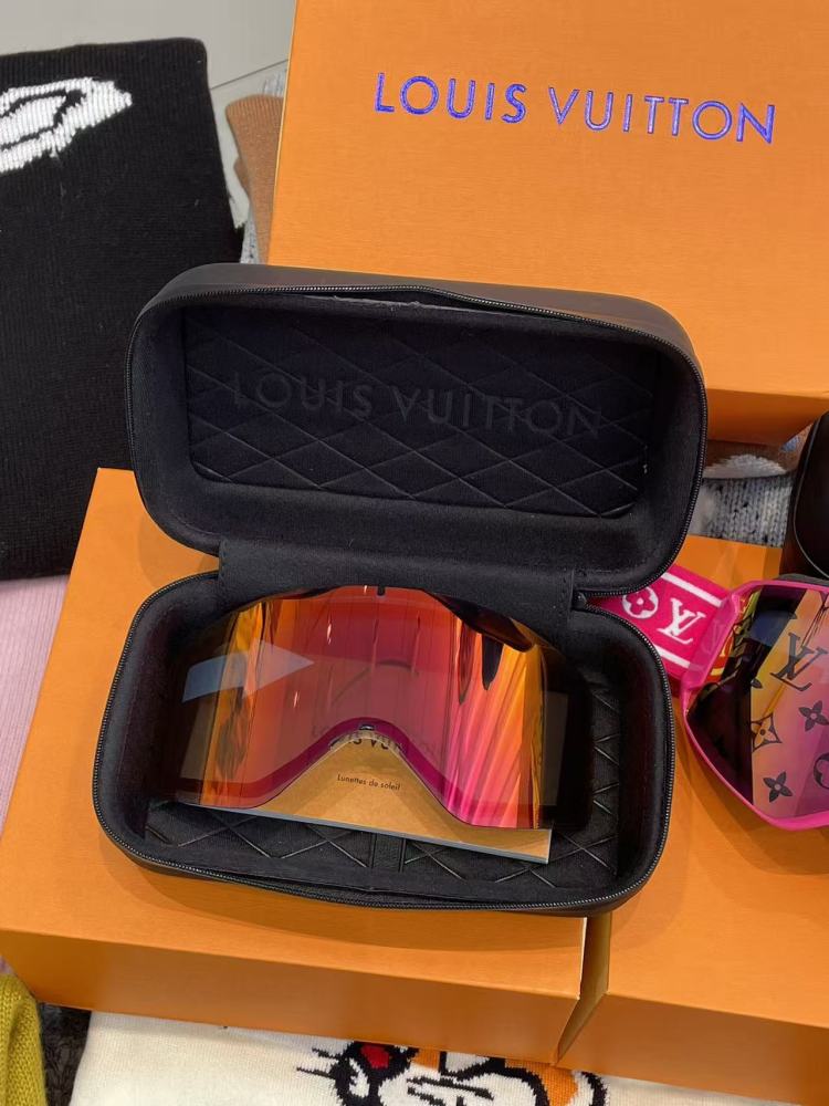 LV Goggles 2022