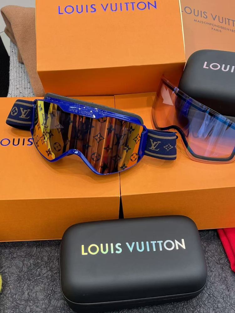 LV Goggles 2022