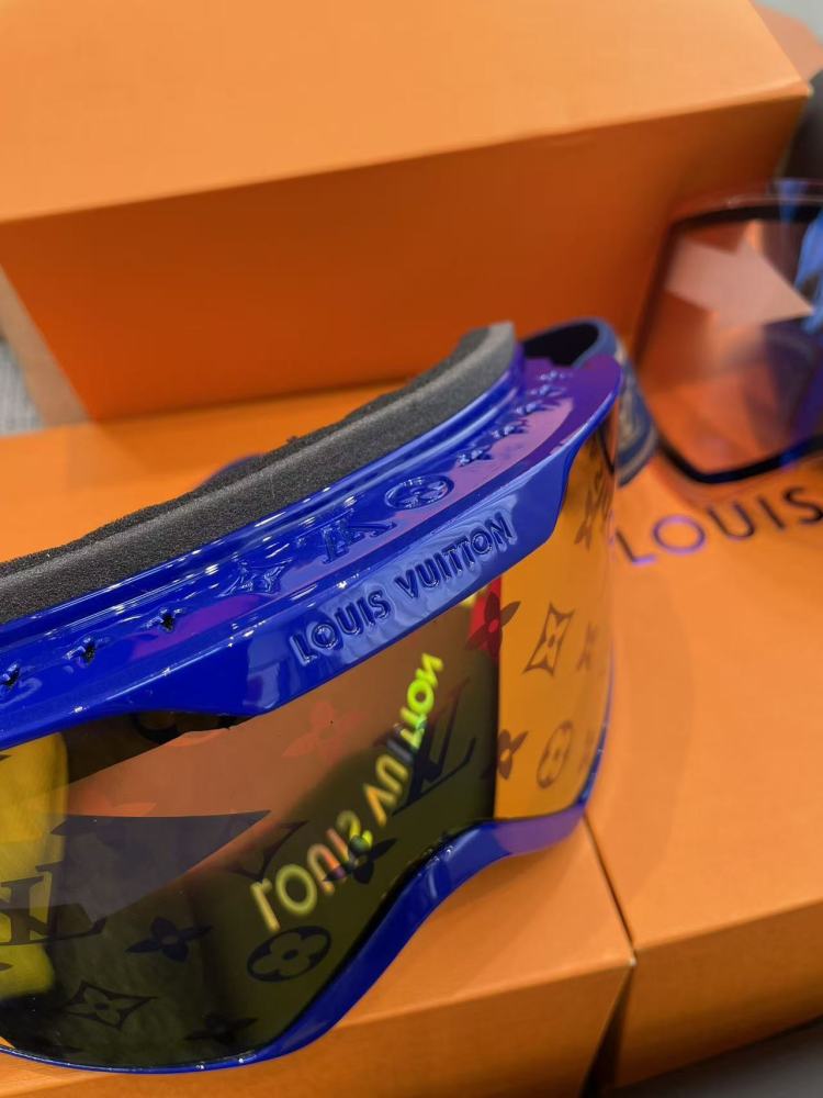 LV Goggles 2022