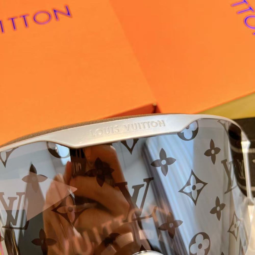 LV Goggles 2022