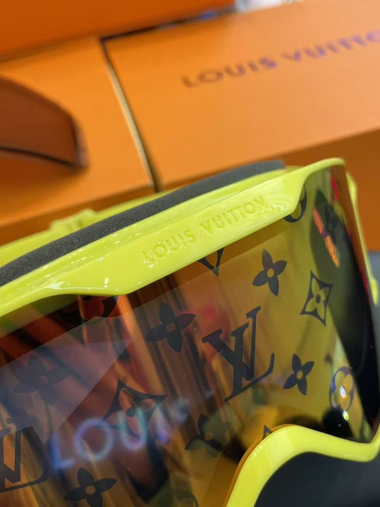 LV Goggles 2022