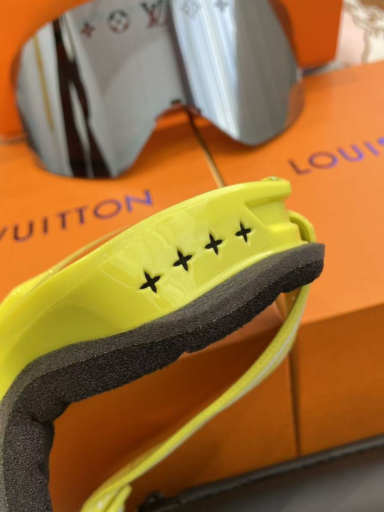 LV Goggles 2022