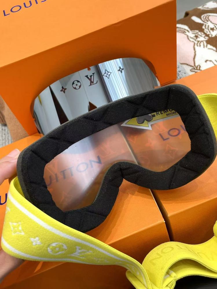 LV Goggles 2022
