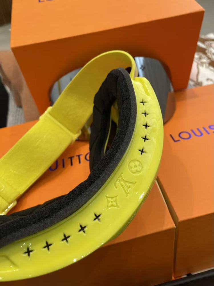 LV Goggles 2022