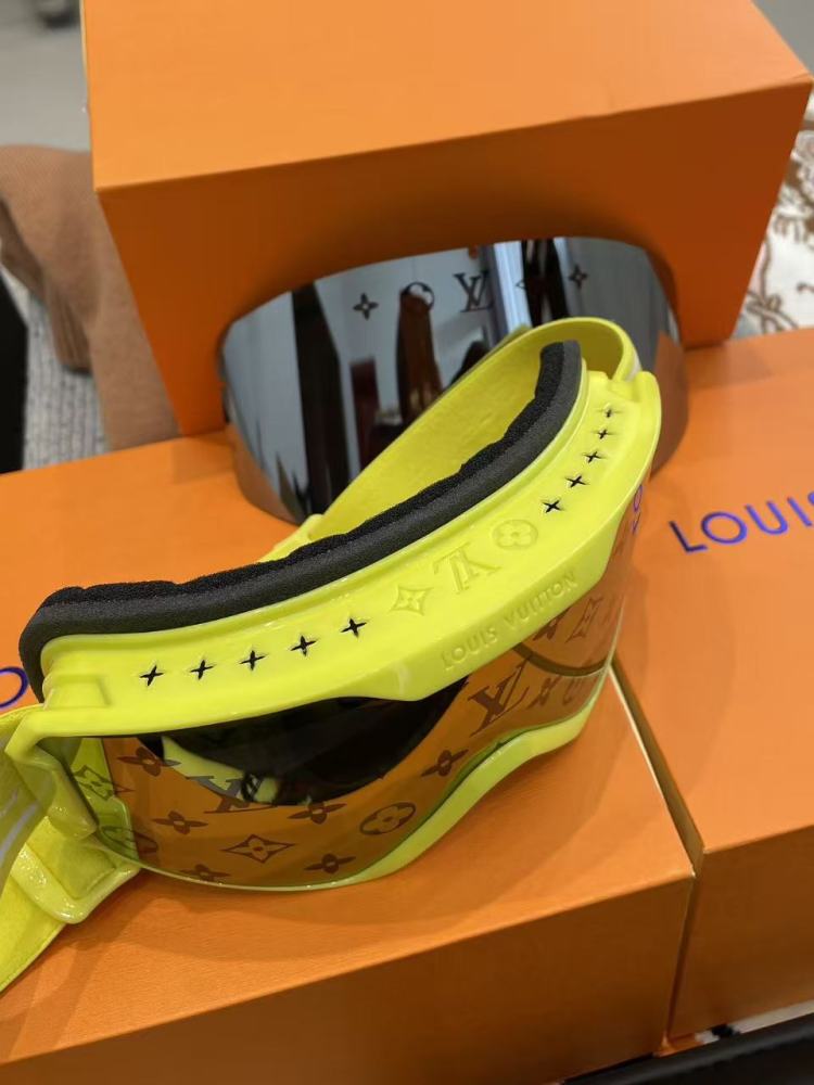 LV Goggles 2022