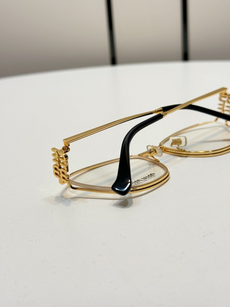 MIU MIU sunglasses