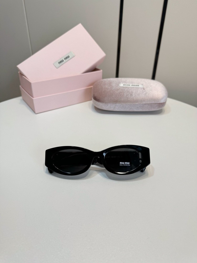 MIU MIU sunglasses