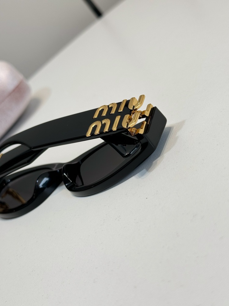 MIU MIU sunglasses