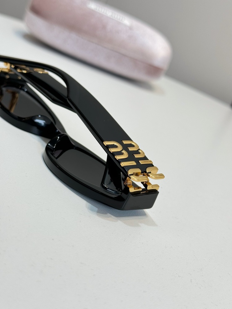 MIU MIU sunglasses