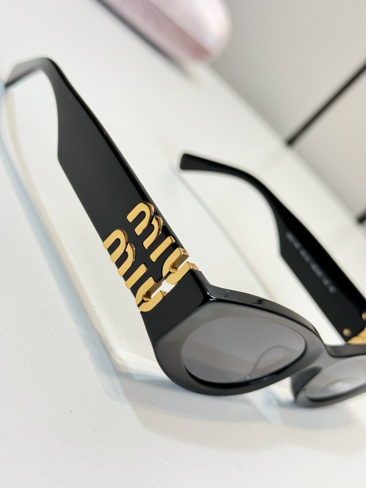 MIU MIU sunglasses