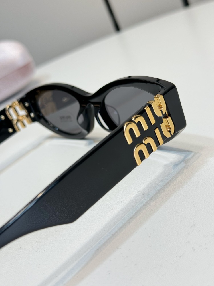 MIU MIU sunglasses