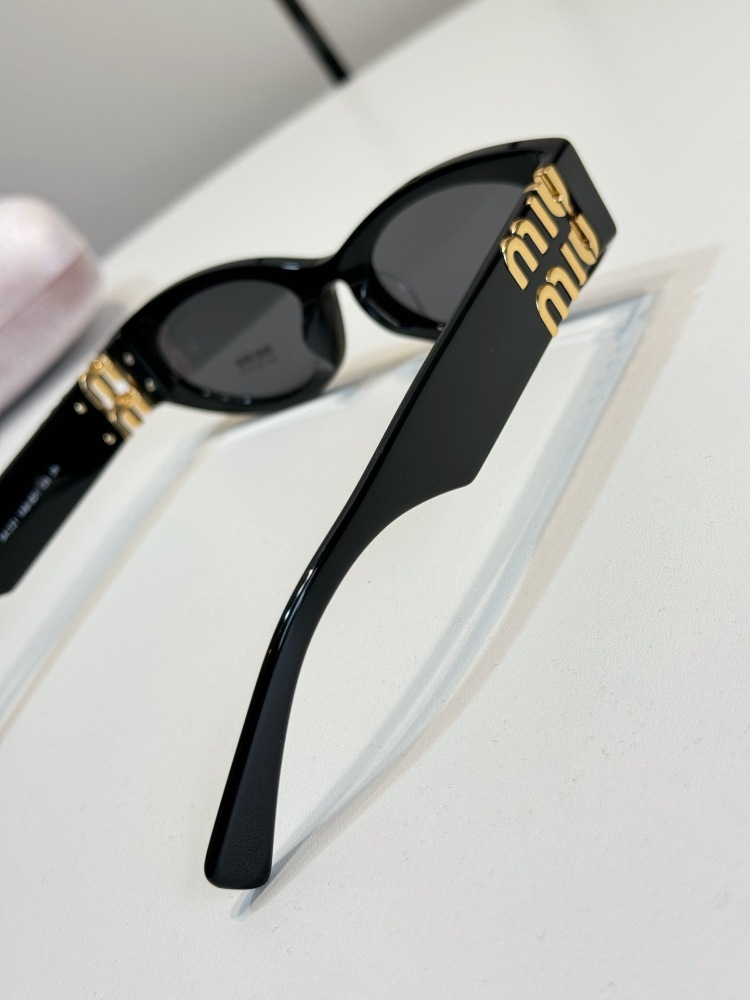 MIU MIU sunglasses