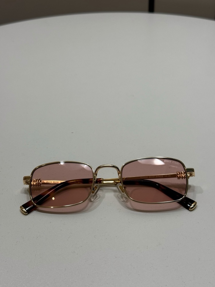 粉色 MIUMIU 缪缪