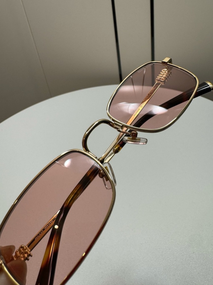 粉色 MIUMIU 缪缪