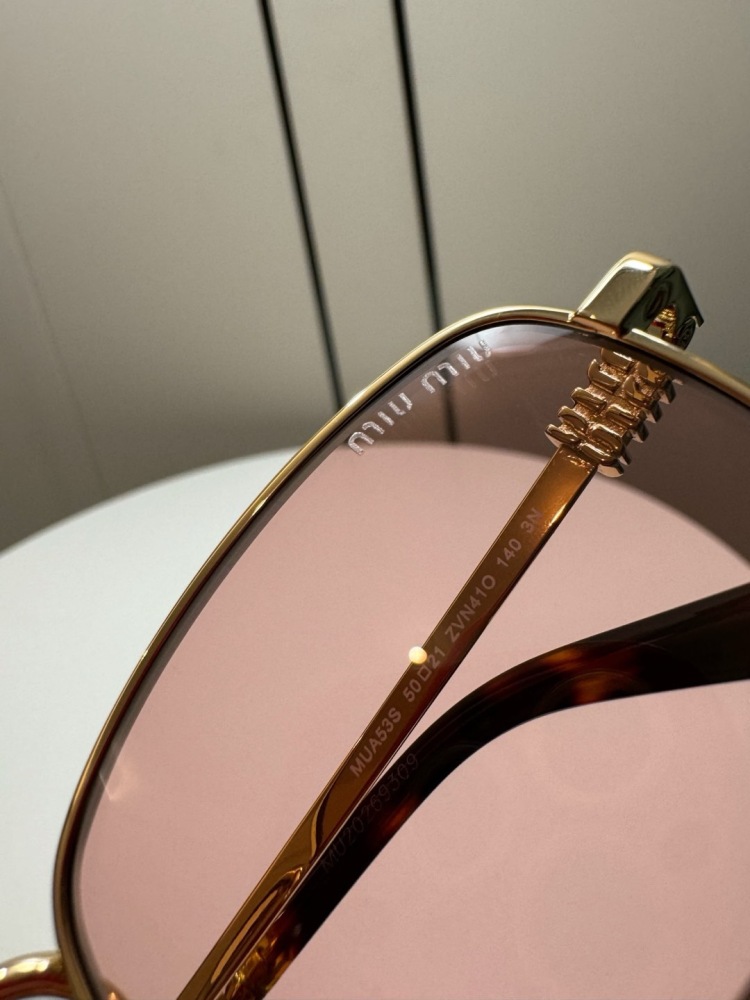 粉色 MIUMIU 缪缪