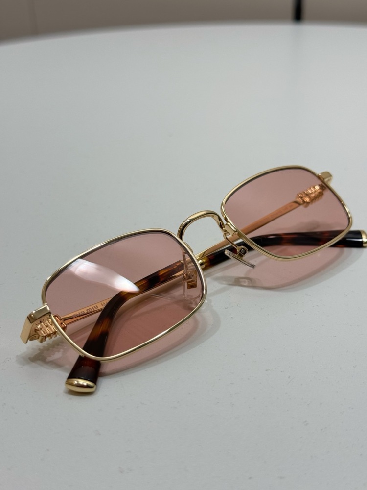 粉色 MIUMIU 缪缪