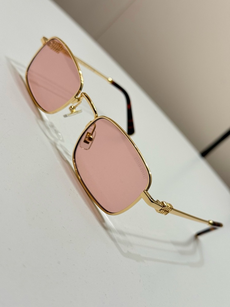 粉色 MIUMIU 缪缪