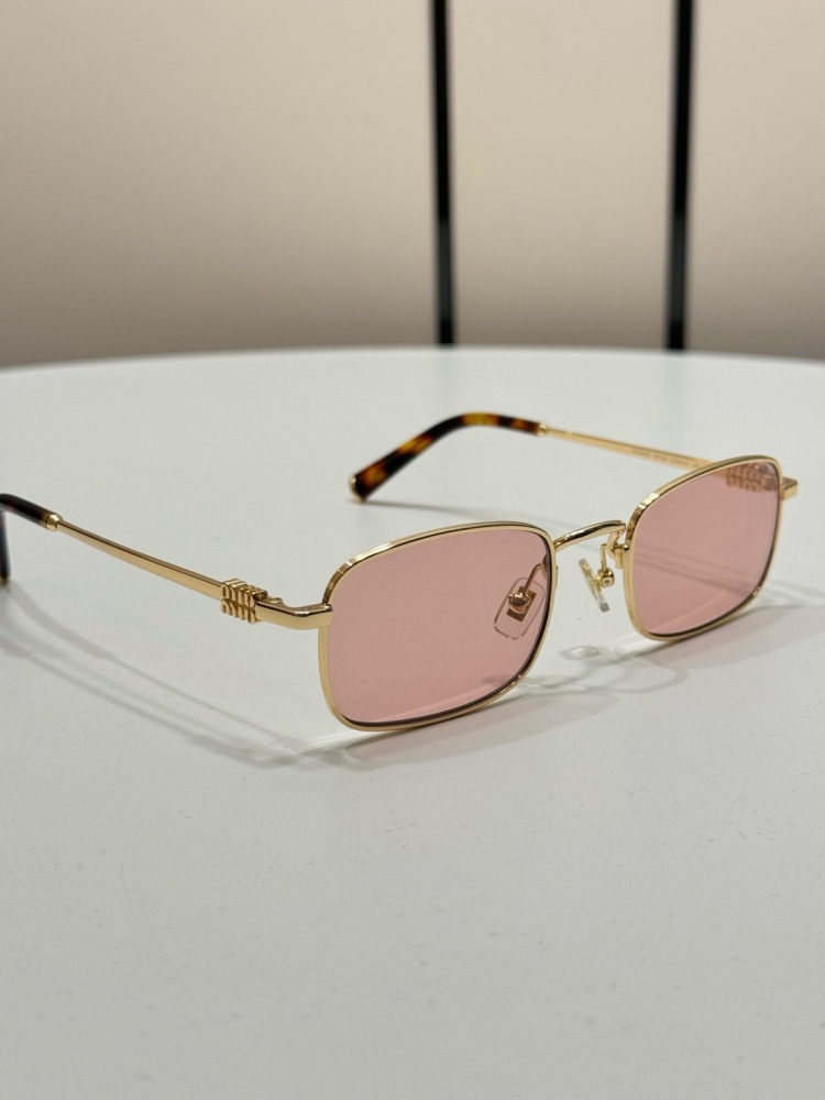 粉色 MIUMIU 缪缪