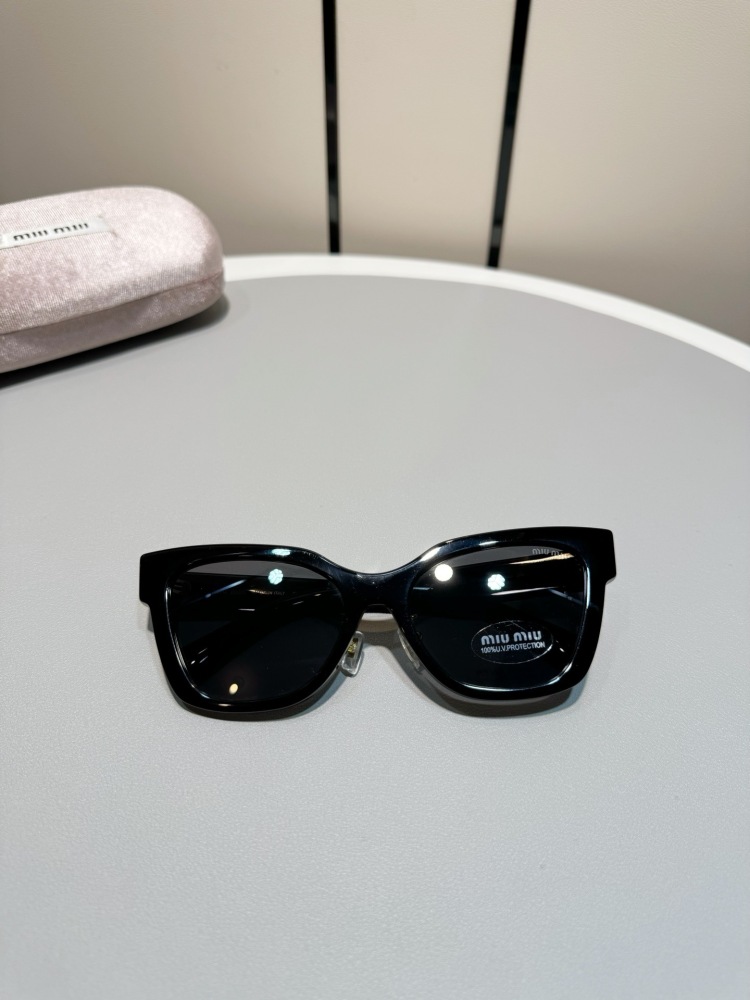 MIUMIU sunglasses
