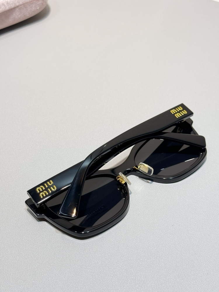 MIUMIU sunglasses