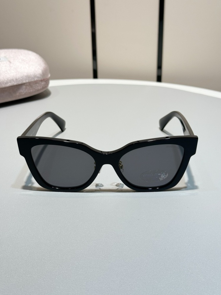 MIUMIU sunglasses
