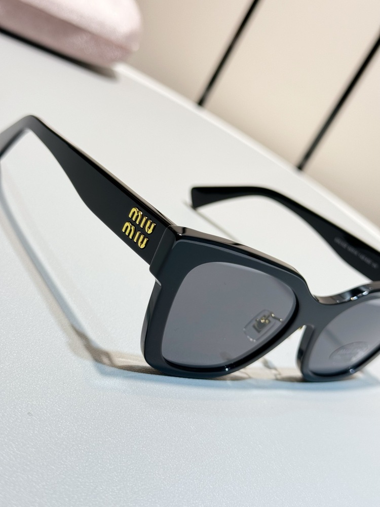 MIUMIU sunglasses