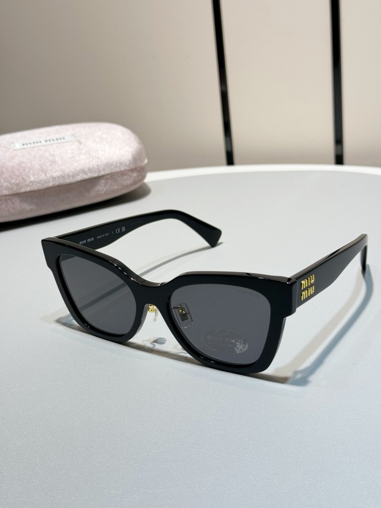 MIUMIU sunglasses