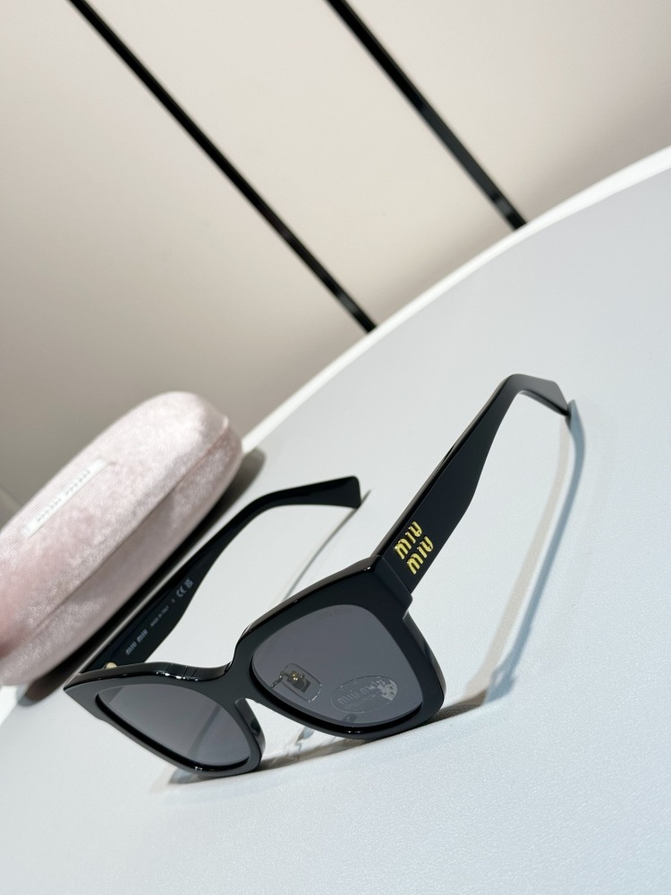 MIUMIU sunglasses