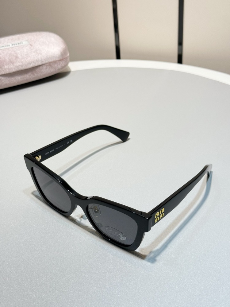 MIUMIU sunglasses