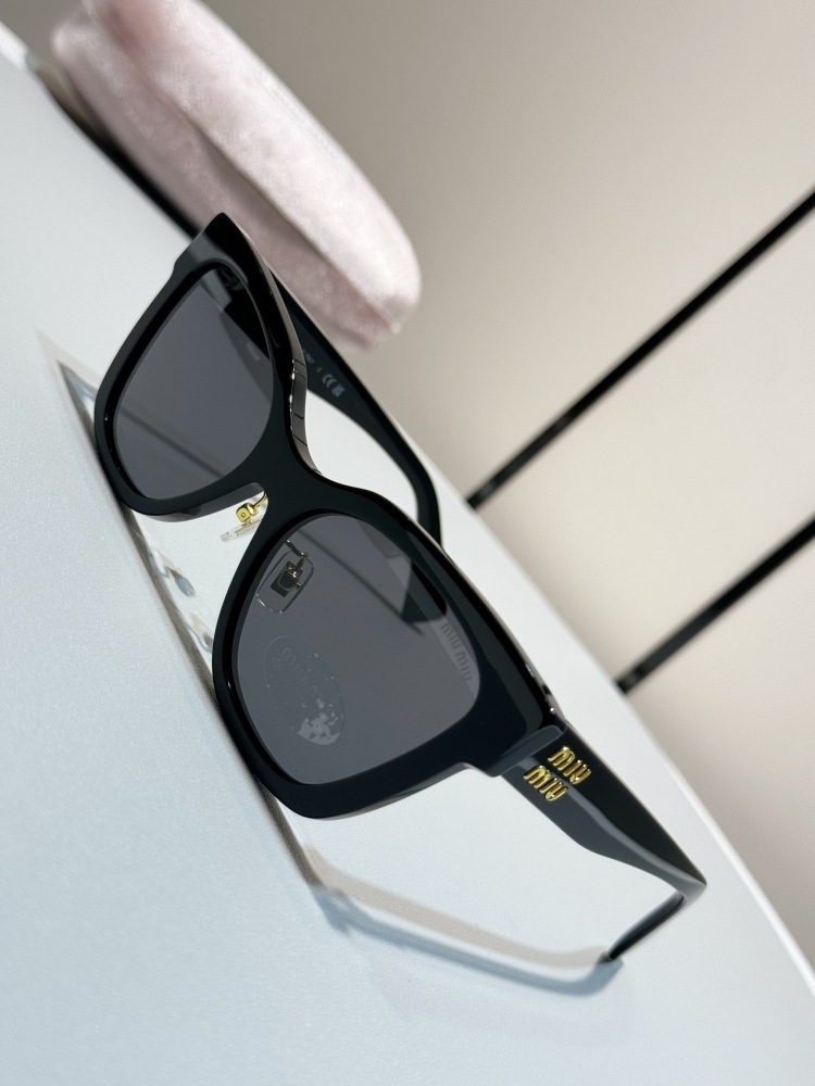 MIUMIU sunglasses