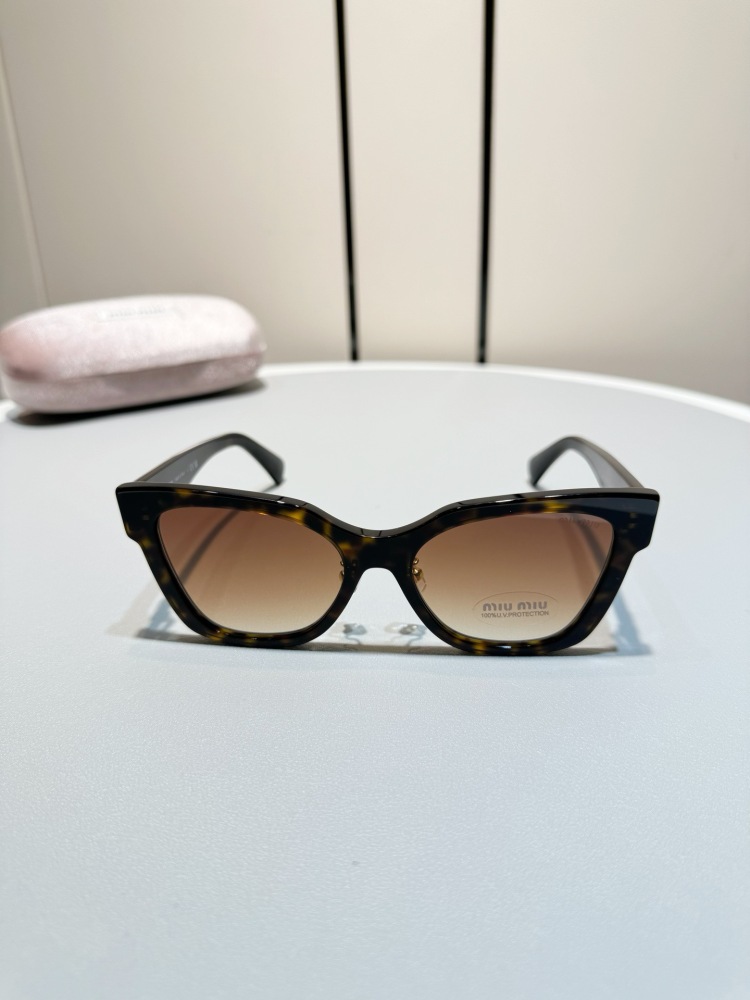 MIUMIU sunglasses