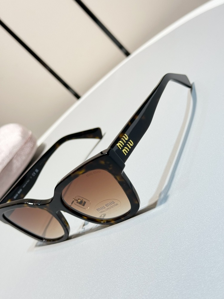 MIUMIU sunglasses
