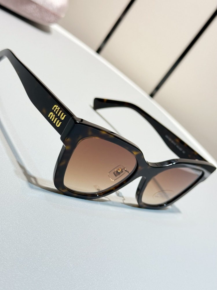 MIUMIU sunglasses