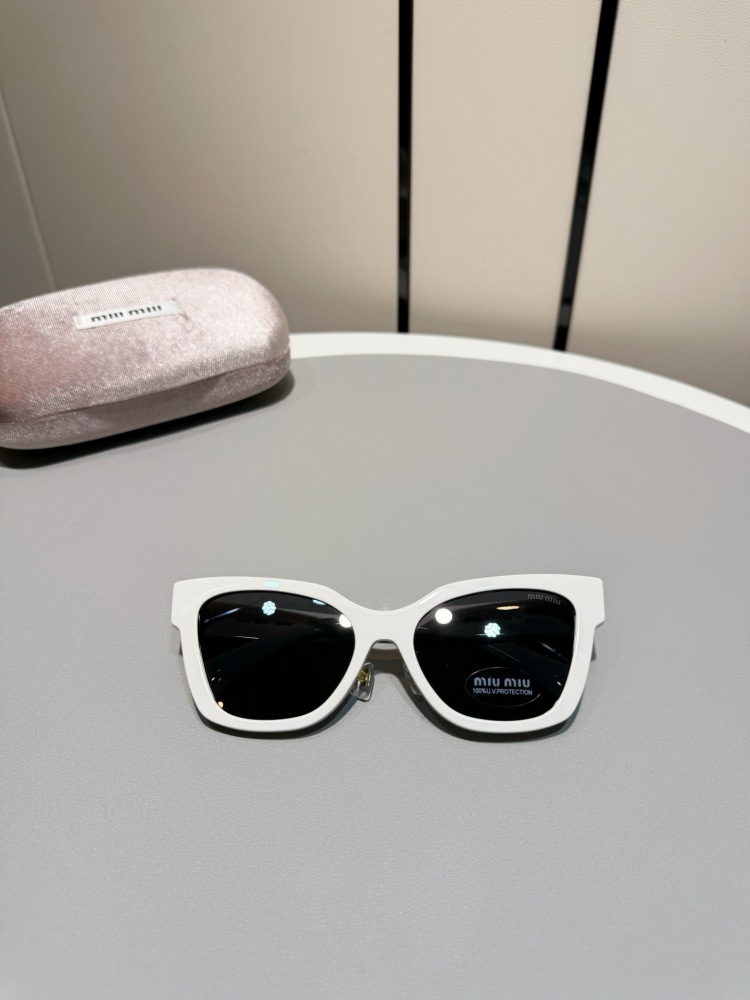 MIUMIU sunglasses