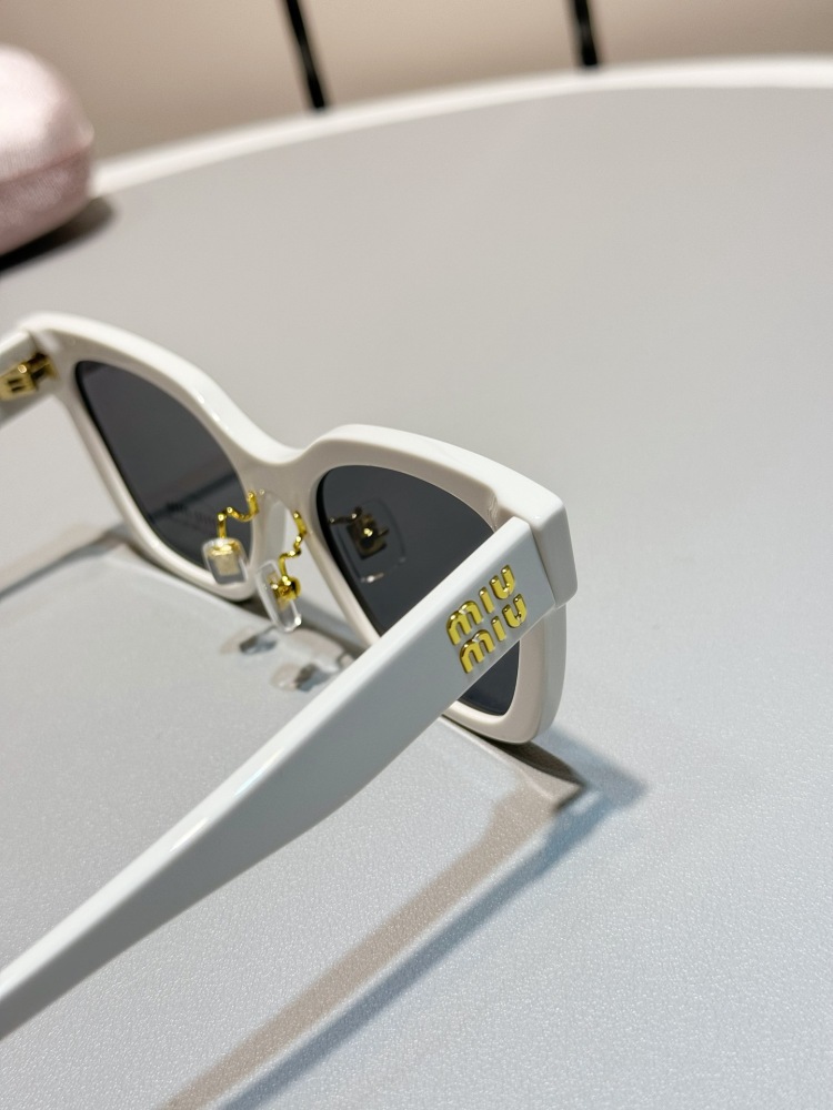 MIUMIU sunglasses