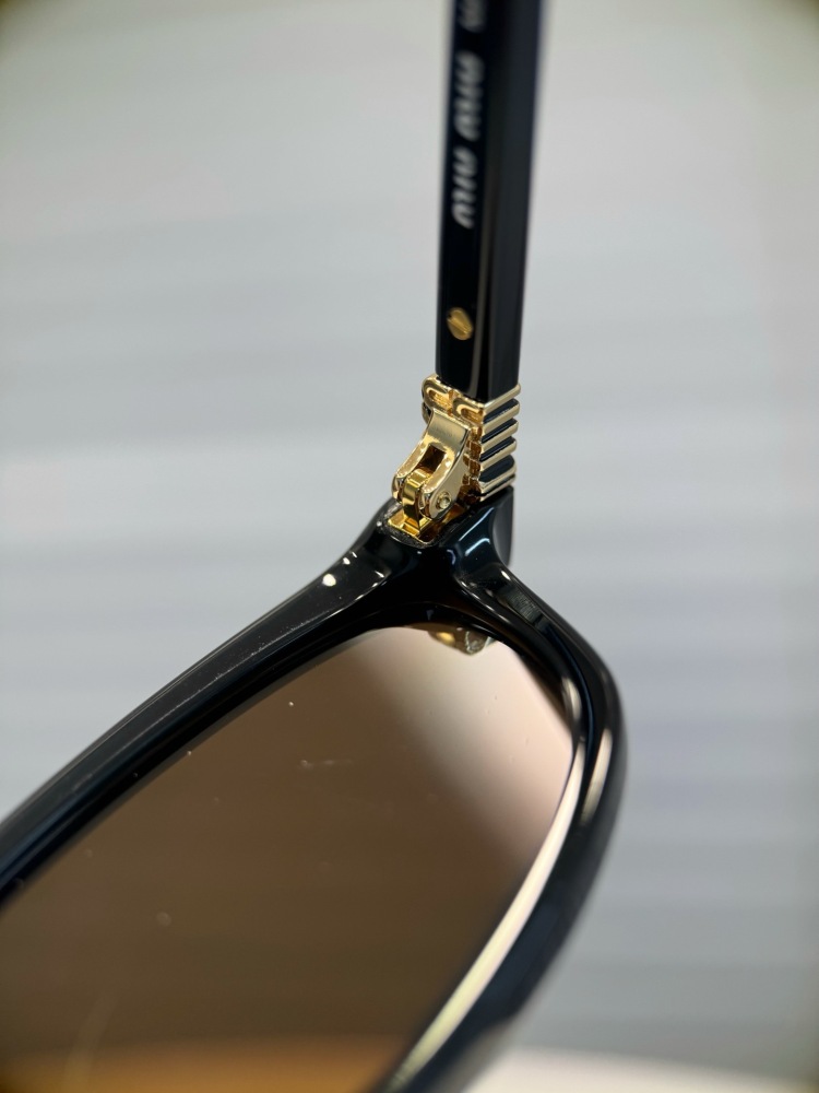 MIUMIU SUNGLASSES