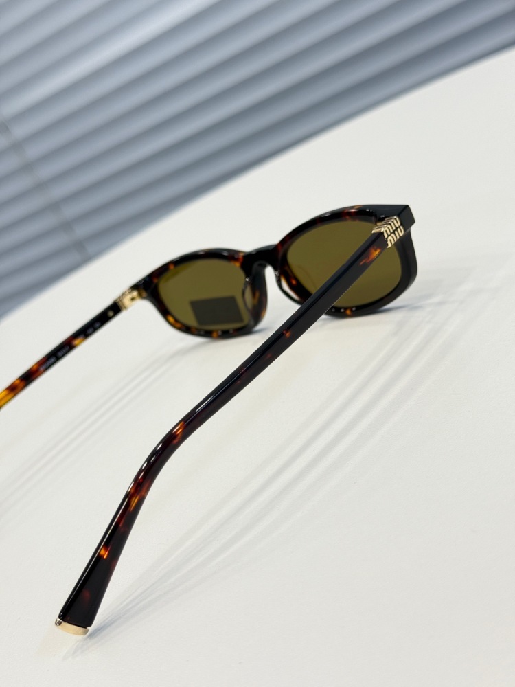 MIUMIU SUNGLASSES